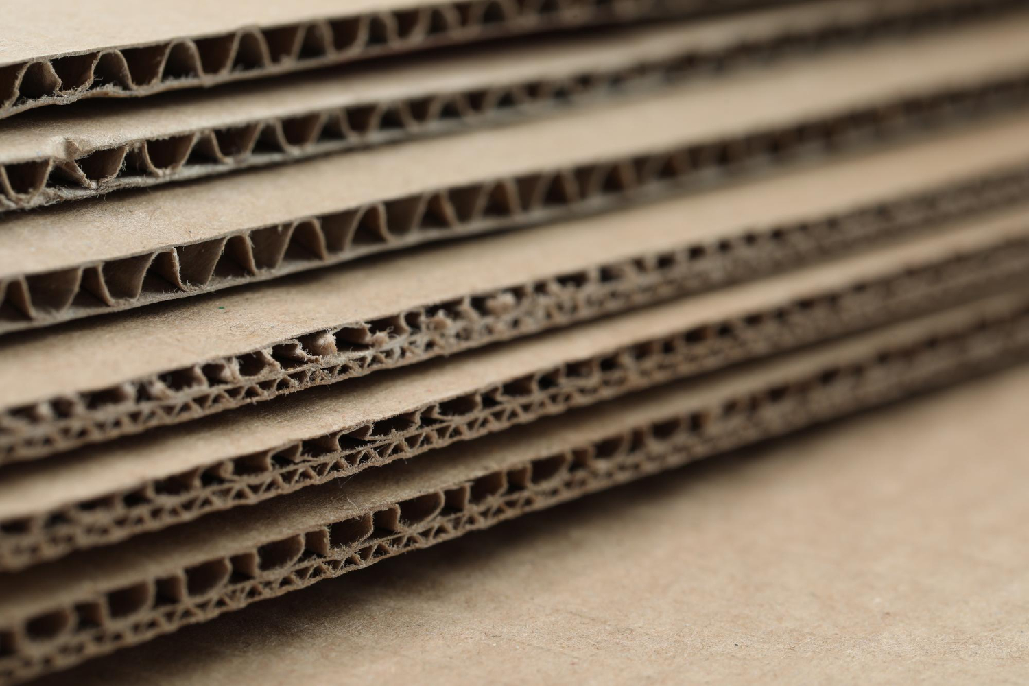 Ce tip de carton se recomanda in productia cutiilor pentru carti si a celor pentru sticle?