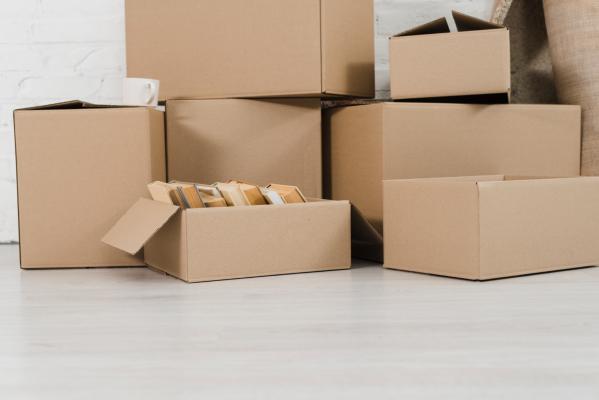 Cutiile de carton cu 3 straturi vs. cele cu 5 straturi: ce varianta se potriveste business-ului tau?